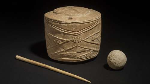 Un tambour orné vieux de 5 000 ans découvert dans une tombe néolithique