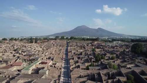 Survolez les ruines de Pompéi grâce à cette vidéo capturée par un drone