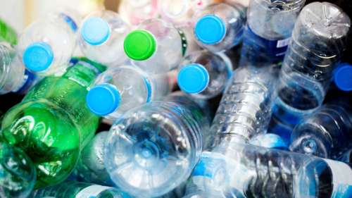 Une nouvelle enzyme permet de décomposer les déchets plastiques en de simples molécules