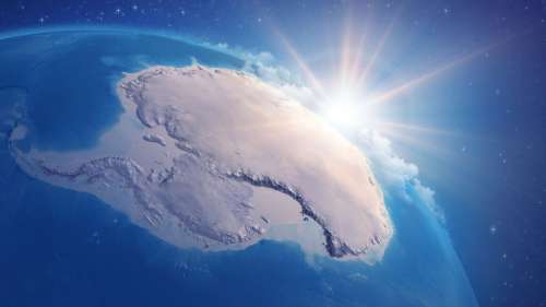 Des éclats de glace dans les nuages de l’Antarctique réchauffent l’océan Austral