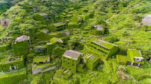 La nature a repris ses droits dans ce somptueux village de pêcheurs chinois abandonné