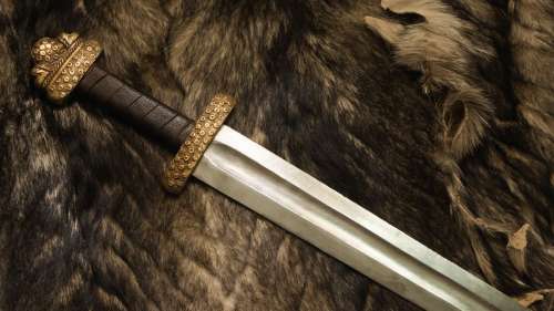 Les parties brisées d’une épée viking rare vieille de 1 200 ans réunies