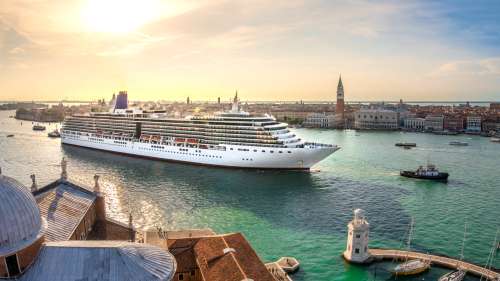 La construction de ce bateau de croisière géant est terminée et il part directement… à la casse