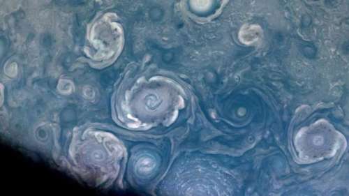 La sonde spatiale Juno a capturé de nouvelles images hypnotisantes de tempêtes sur Jupiter