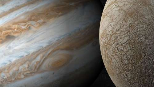 Juno offre un aperçu saisissant des fissures glacées d’Europe, la lune de Jupiter