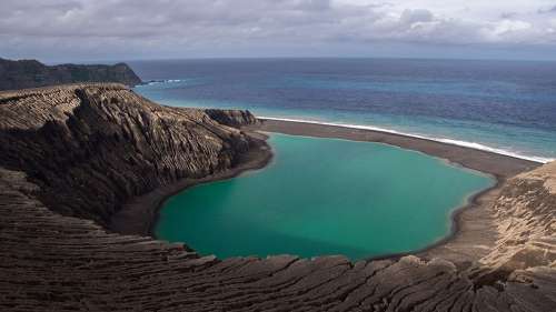 Une île surgie du Pacifique avec des formes de vie jamais vues auparavant