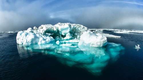 Pourquoi la glace flotte-t-elle ?