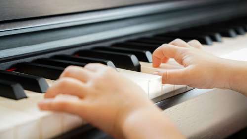 Alberto Cartuccia Cingolani n’a que 5 ans et est déjà un virtuose du piano