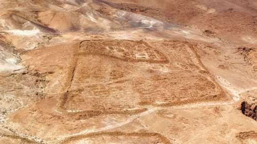 Des archéologues découvrent d’anciens camps romains dans le désert d’Arabie grâce à Google Earth