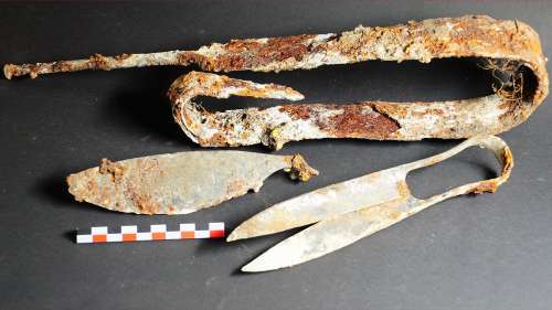 Des ciseaux encore tranchants vieux de 2 300 ans découverts dans une tombe celte