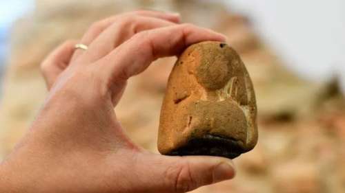 Une statuette de la déesse égyptienne Hathor découverte sur une plage à proximité de Tel-Aviv