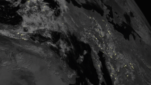 Un satellite capture des milliers d’éclairs qui crépitent au-dessus de l’Europe et de l’Afrique