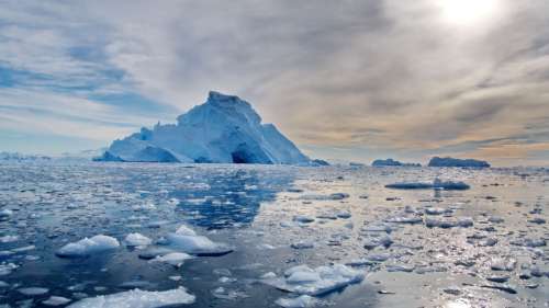 La glace de mer de l’Antarctique atteint un niveau historiquement bas