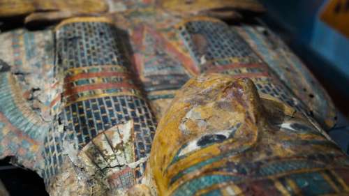 Découverte d’un ancien cimetière égyptien abritant de somptueux sarcophages