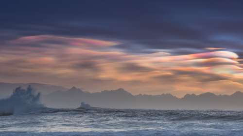 De rarissimes « nuages arc-en-ciel » observés dans le ciel arctique