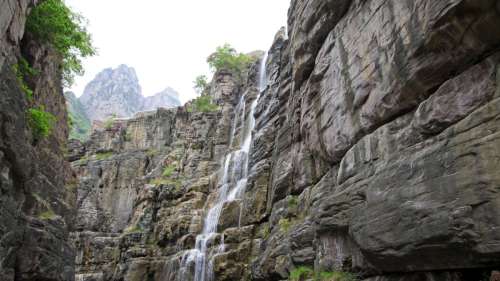 Cette célèbre cascade en Chine est en fait alimentée par… un tuyau !