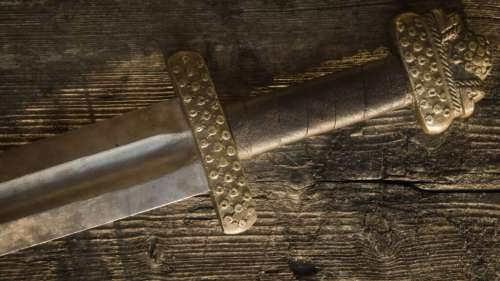 Un agriculteur norvégien découvre une épée viking rare dans son champ