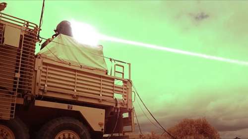 L’armée britannique dévoile un laser capable de frapper à la vitesse de la lumière