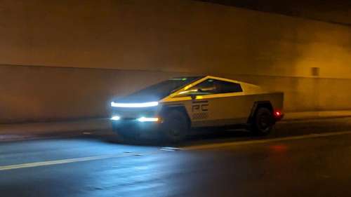 Le Tesla Cybertruck perd une course face à une voiture vieille de presque 30 ans