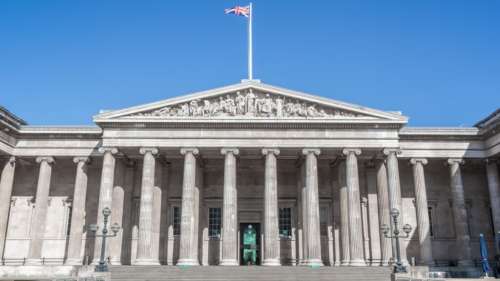 Un étudiant en art vole une pièce de monnaie au British Museum et… la dépose dans la boîte à dons