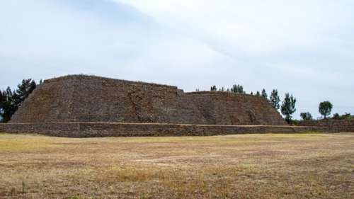 À cause des pluies torrentielles, une ancienne pyramide mexicaine s’effondre