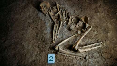 Cette étrange sépulture vieille de 12 000 ans abriterait les restes d’une femme chamane