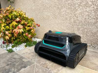 Test du robot aspirateur pour piscine WYBOT S2 : Efficacité et Polyvalence pour un Nettoyage Impeccable