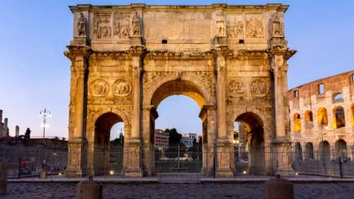 Le célèbre arc de Constantin endommagé par la foudre à Rome