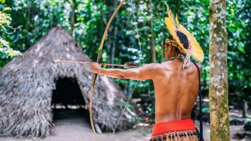 Une tribu isolée au Pérou tue deux bûcherons qui ont empiété sur leur territoire