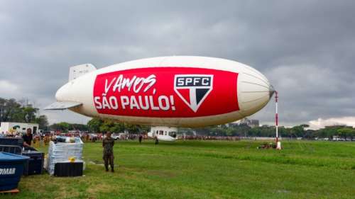 Un dirigeable s’échoue en plein milieu d’un quartier de São Paulo, au Brésil