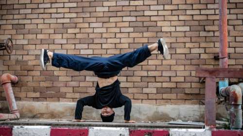 Un breakdancer développe une tumeur au crâne à cause d’une accumulation de « headspins »