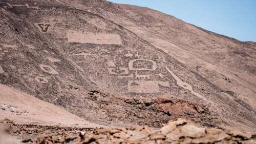 Des voitures tout-terrain et des camions détruisent les géoglyphes du désert d’Atacama