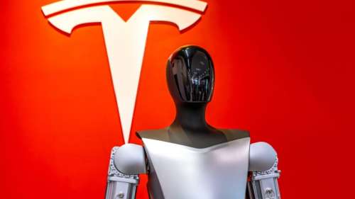 Tesla partage une vidéo de son robot Optimus en accéléré pour faire croire qu’il est plus performant