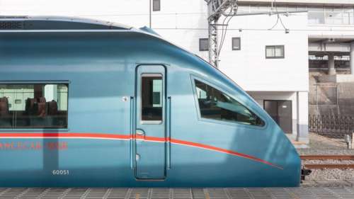 Le Japon veut lutter contre les attaques au couteau dans ses trains avec des parapluies