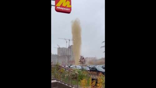 Un geyser d’excréments projeté à plus de 50 mètres de haut en plein Moscou