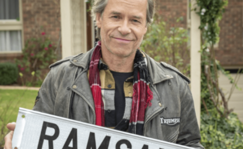 Guy Pearce rejoint les stars de retour pour la finale du feuilleton télévisé « Neighbours » – Date limite