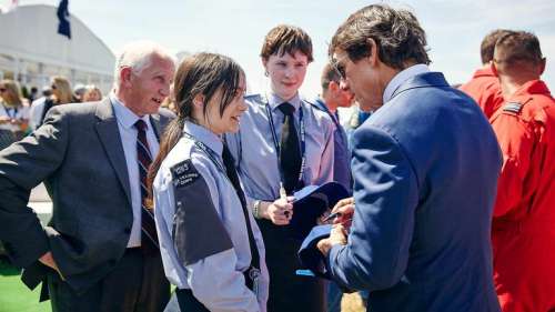 La star de Top Gun, Tom Cruise, apparaît au Royal International Air Tattoo dans le Gloucestershire |  Actualités Ents & Arts