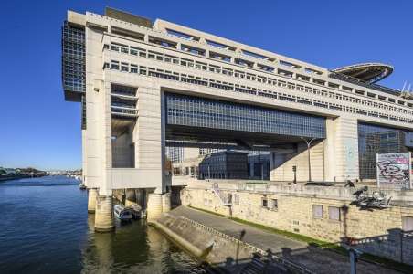  «Tous les partis conviés à Bercy pour un ultime vote du budget»

ou

«Dernière chance pour adopter le budget : tous les partis réunis à Bercy»