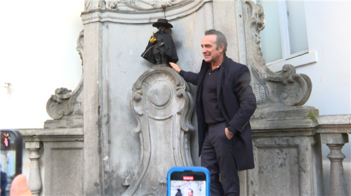 Jean Dujardin à Bruxelles : le Manneken Pis habillé en Zorro pour l’occasion