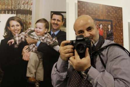 Ammar Abd Rabbo, ex-photographe de Bachar al-Assad, a fui au Liban, provoquant la colère des médias libanais