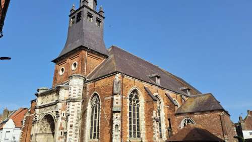 Hesdin : Une Initiative Citoyenne pour Sauver l’Église Notre-Dame