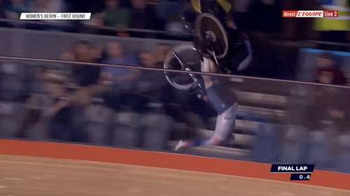 Course arrêtée puis annulée, sorties de piste spectaculaires en cyclisme sur piste à Londres