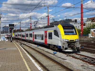 INSOLITE : Un voyageur porte plainte contre un contrôleur qui lui a dit « bonjour » en français alors que le train se trouvait… En Flandre