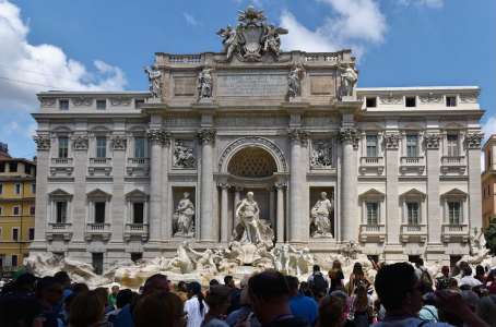 La Fontaine de Trevi rouvre à Rome avec des restrictions d’accès