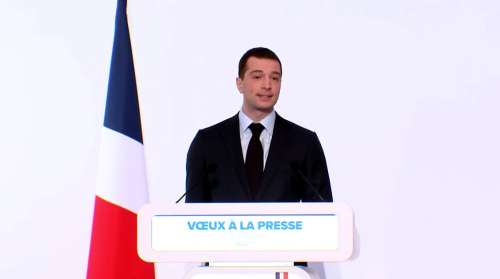 Jordan Bardella prend ses distances avec Marine Le Pen et charge Moscou !