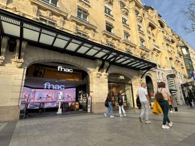 La Fnac des Champs-Élysées ferme ses portes : une grande braderie commence aujourd’hui vendredi 3 janvier, jusqu’au 12 janvier !