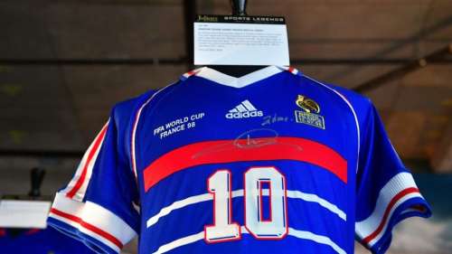 Le maillot de Zidane 98 sous le marteau : une expo pour les nostalgiques avant la vente aux enchères