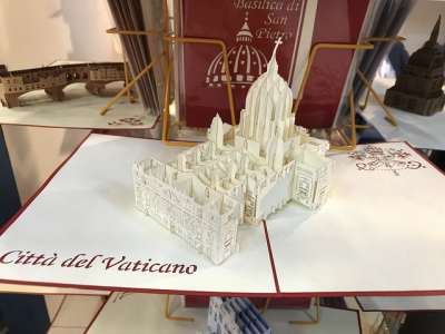 Kirigami : du Vatican à Pinocchio, de magnifiques sculptures de papier