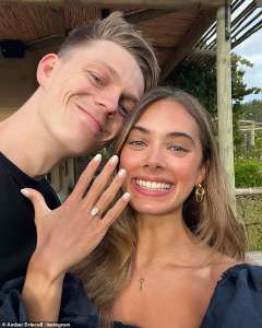 Caspar Lee est fiancé après avoir proposé à sa petite amie Ambar Driscoll lors d’un voyage en Afrique du Sud