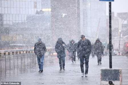 Des blizzards font exploser la Grande-Bretagne alors que la vague de froid arctique apporte des averses de neige, avec des millions de personnes confrontées au chaos des voyages